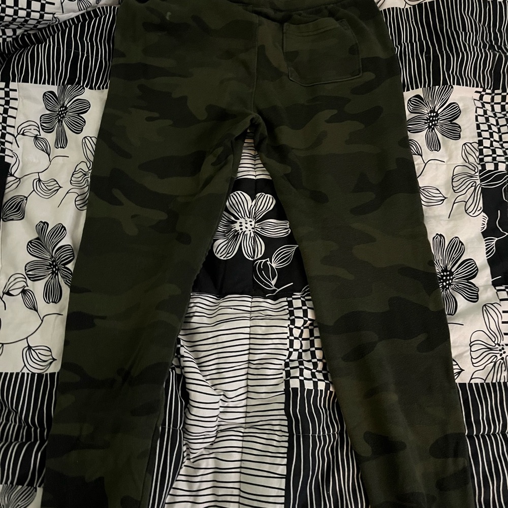 Hollister Camo Joggers (small)